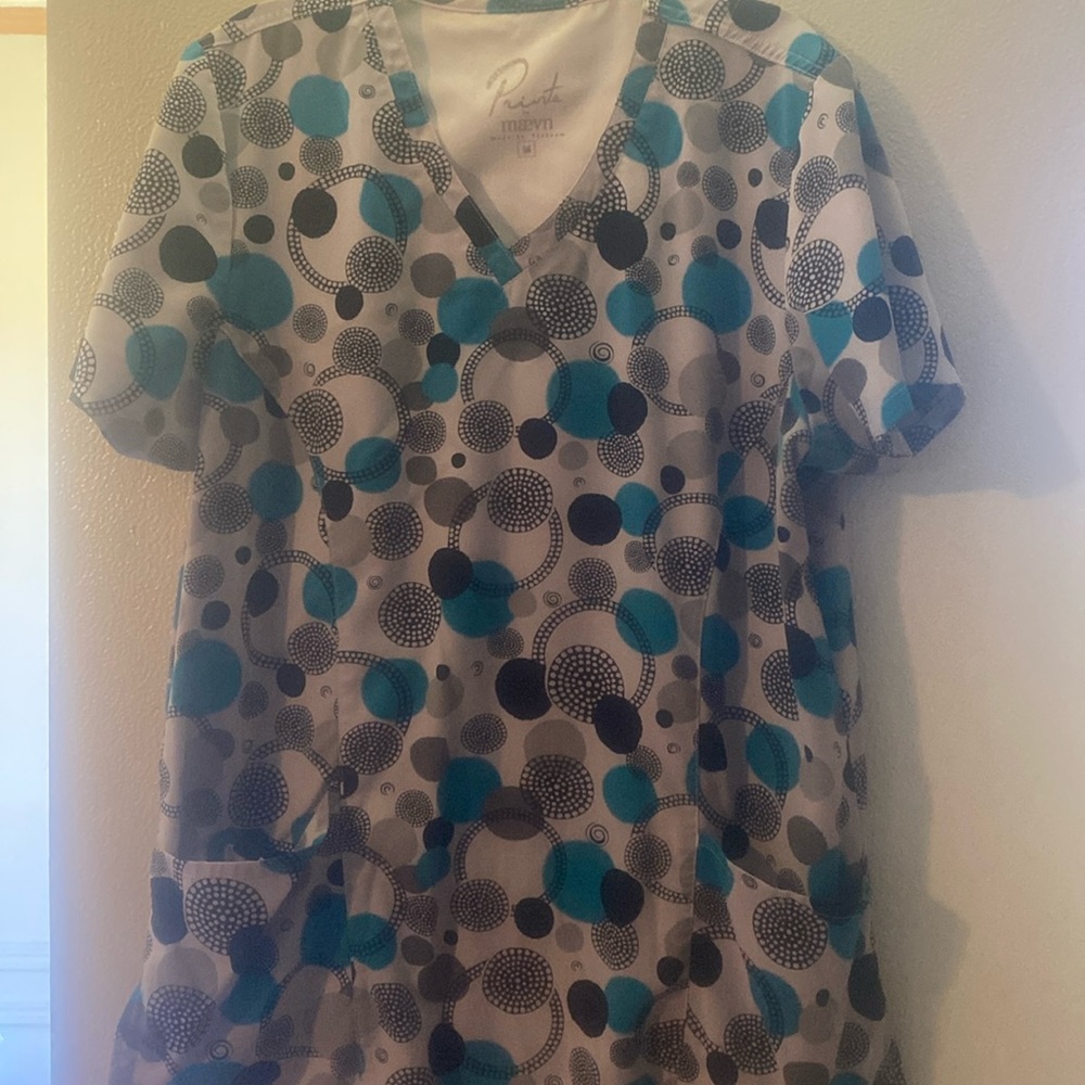 Scrub top medium